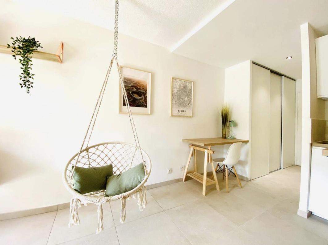 Studio Terrasse & Parking Gratuit En Residence Nîmes Buitenkant foto